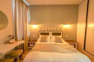 Отели типа «постель и завтрак» Hotel Ticiani 13 Кутаиси Семейный номер с ванной комнатой-6