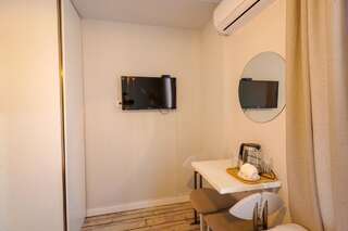 Отели типа «постель и завтрак» Hotel Ticiani 13 Кутаиси Бюджетный двухместный номер с 2 отдельными кроватями-2