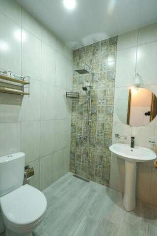 Отели типа «постель и завтрак» Hotel Ticiani 13 Кутаиси Бюджетный двухместный номер с 2 отдельными кроватями-6