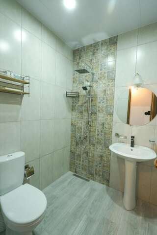 Отели типа «постель и завтрак» Hotel Ticiani 13 Кутаиси Бюджетный двухместный номер с 2 отдельными кроватями-1