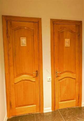 Отели типа «постель и завтрак» Hotel Ticiani 13 Кутаиси Двухместный номер с 1 кроватью и общим туалетом-1